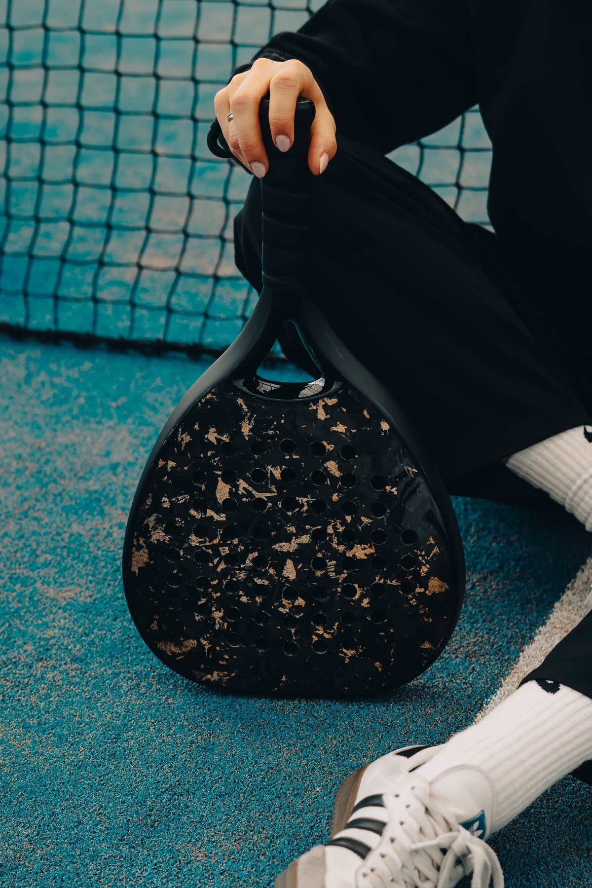 KUVA Aurum Teardrop – 18K forged carbon padel racket with restrained gold detailing