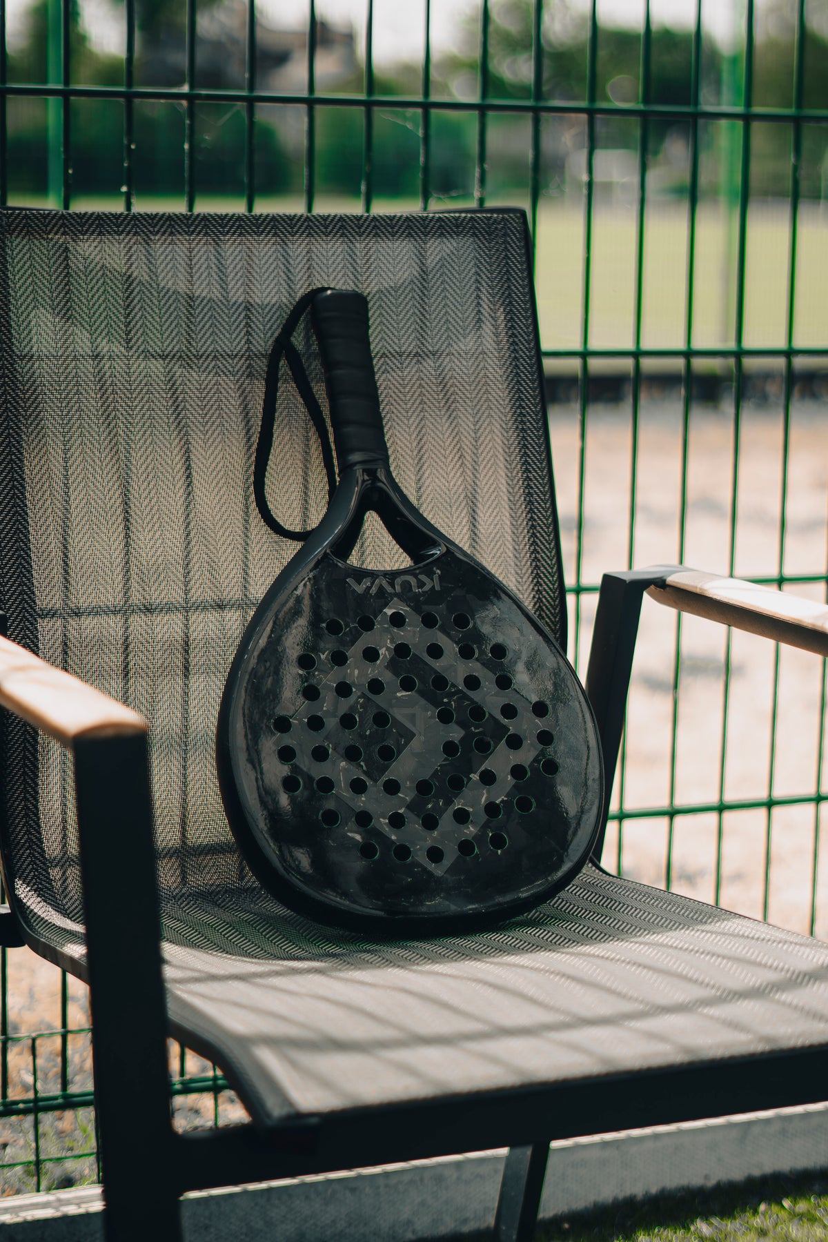 KUVA Stealth Diamond – diamond-shaped 18K forged carbon padel racket in matte black