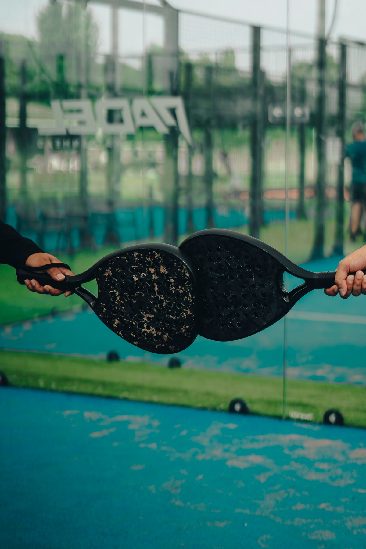 Stealth and Aurum rackets meeting on court